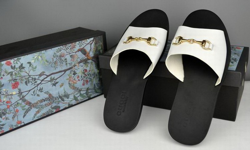 Gucci Slippers Woman--235